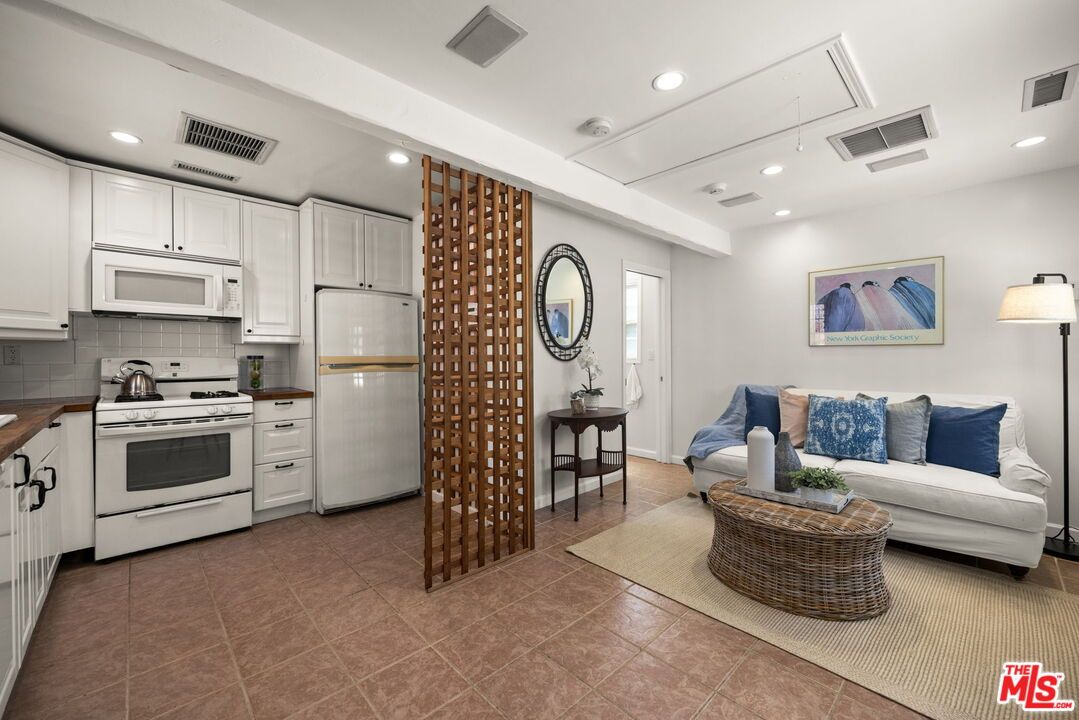 Interior, Kitchen, Living room, Recessed Lighting, Stainless Steel Appliances