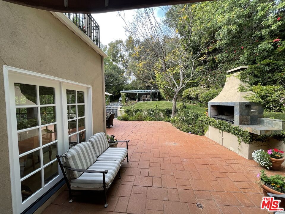 Exterior, Fireplace