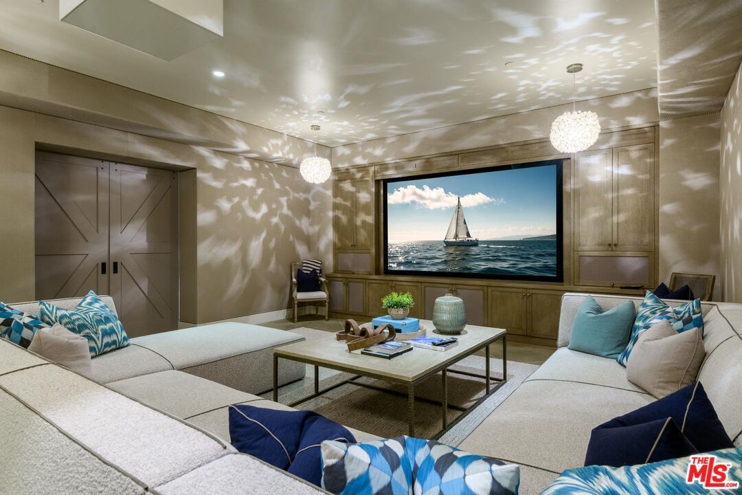 Interior, Living room, Pendant Lights, Recessed Lighting