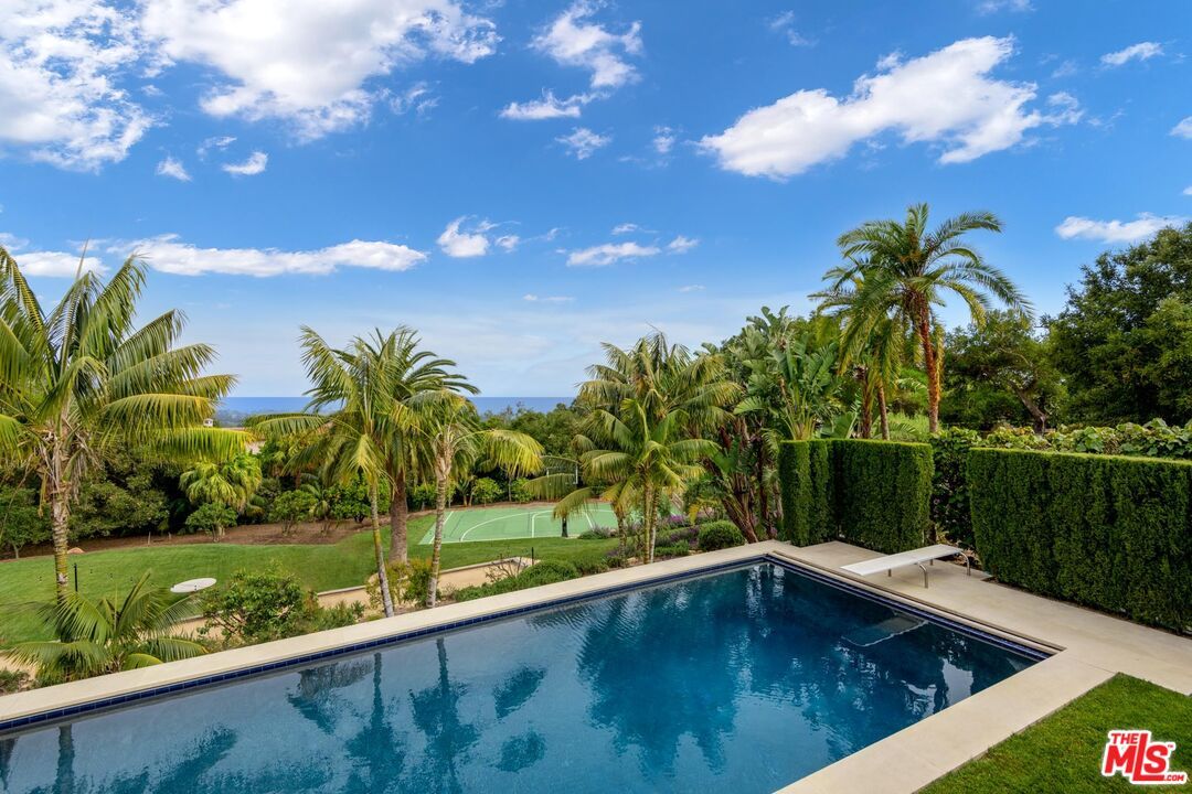 Exterior, Pool, Water