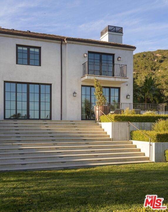 Backyard, Exterior, Facade, Modern