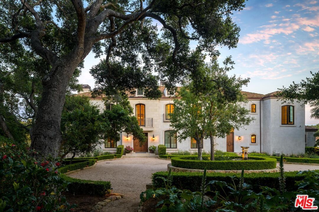 Backyard, Exterior, Facade, French Provincial