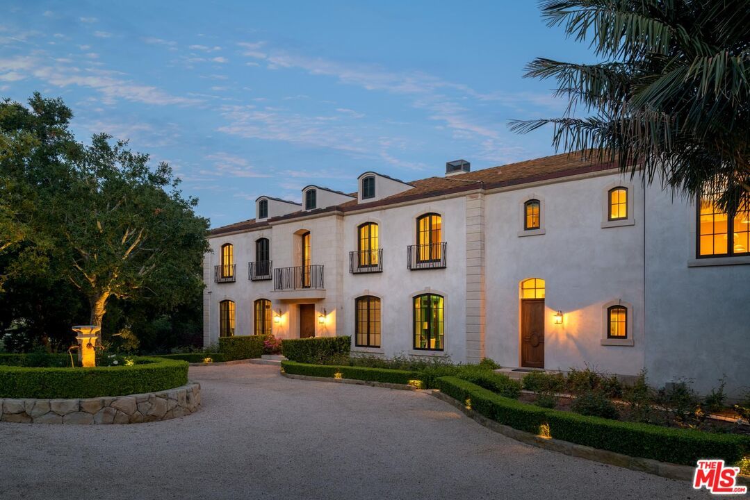 Backyard, Exterior, Facade, French Provincial