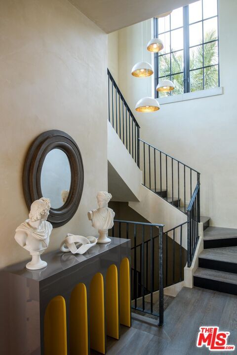 Interior, Pendant Lights, Wood Texture Flooring
