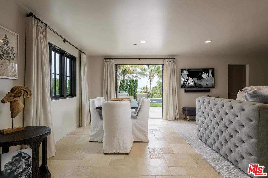Dining room, Interior, Recessed Lighting