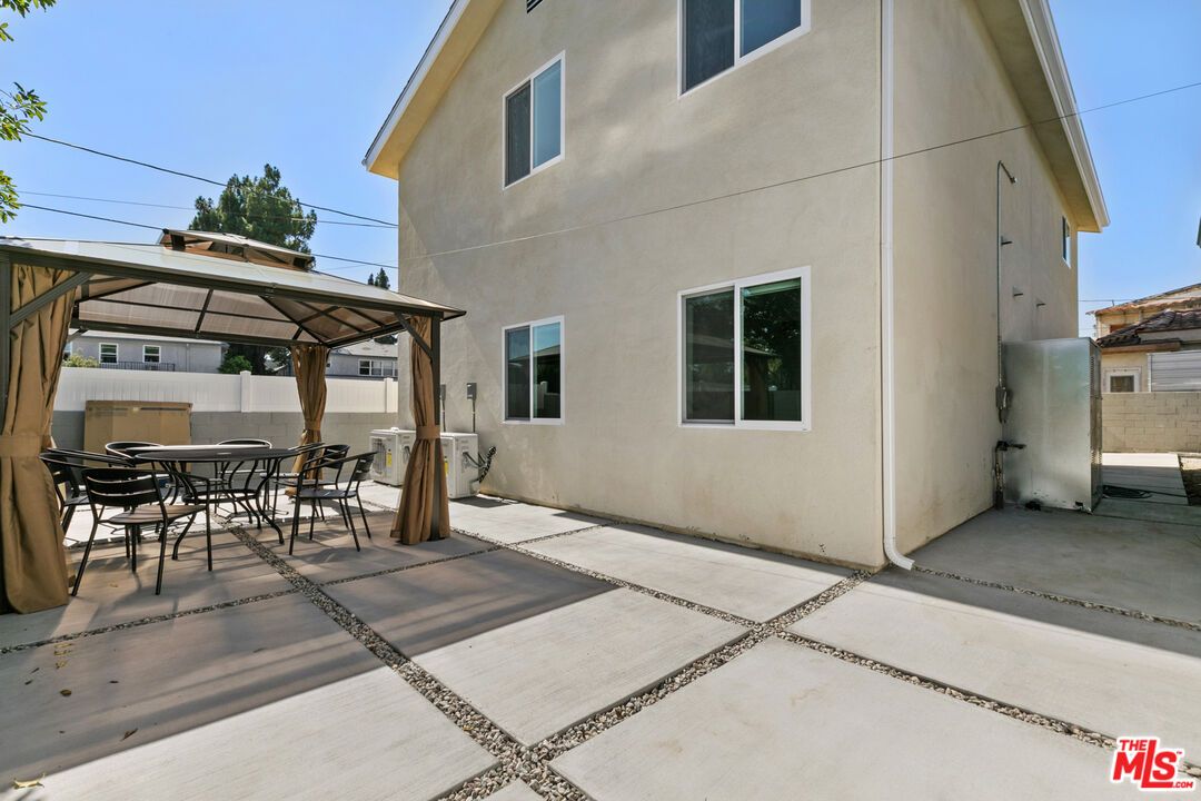 Exterior, Outdoor Kitchen