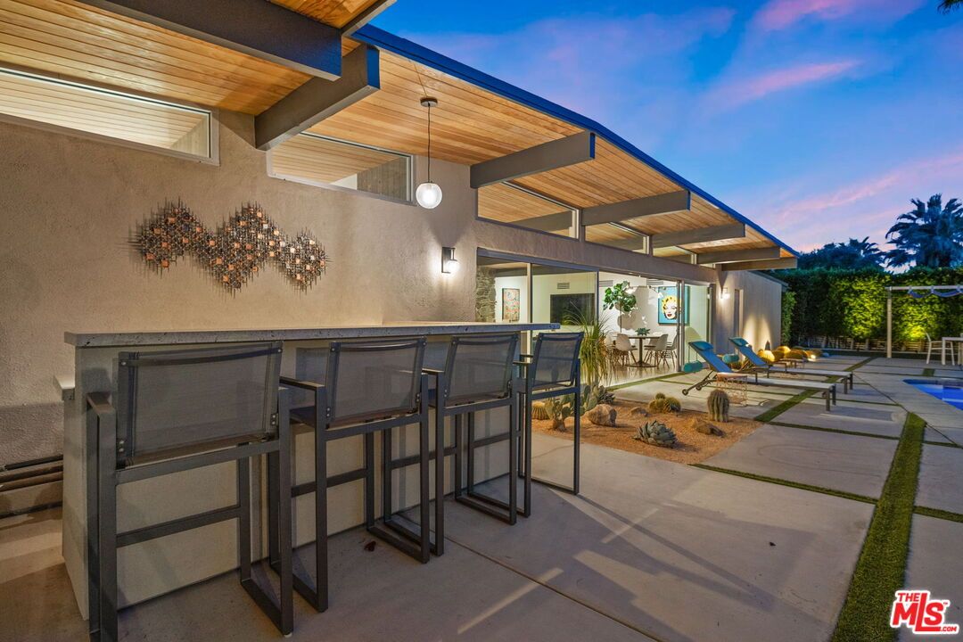 Exterior, Outdoor Kitchen