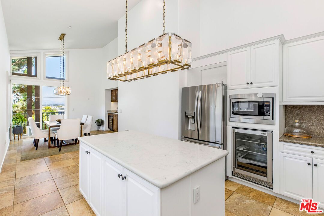 Dining room, Interior, Kitchen, Pendant Lights, Stainless Steel Appliances
