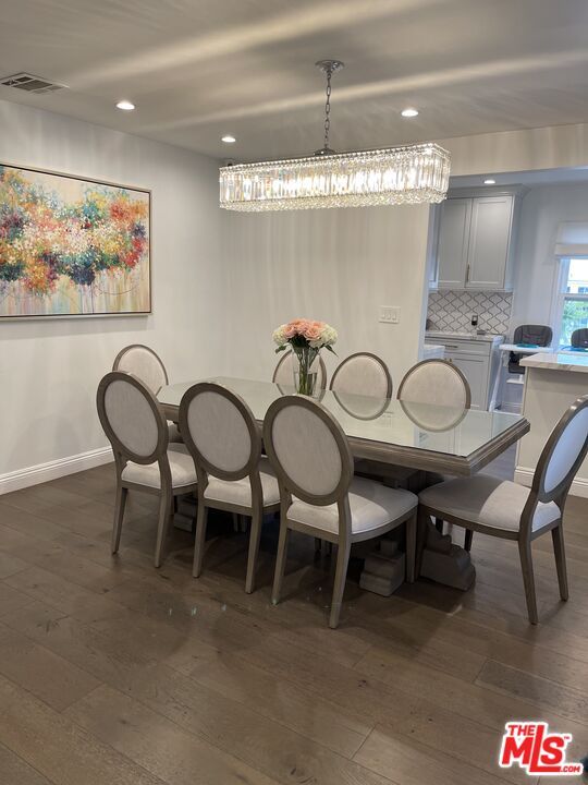Chandelier, Dining room, Interior, Recessed Lighting, Wood Texture Flooring