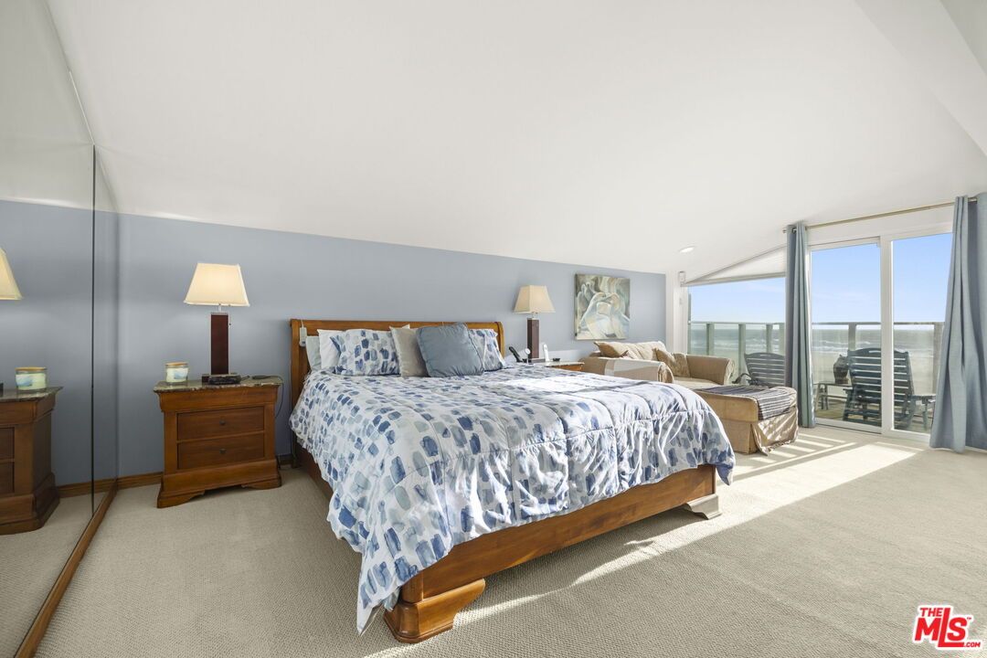 Bedroom, Interior, Water
