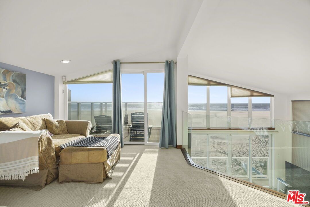 Bedroom, Interior, Recessed Lighting, Water