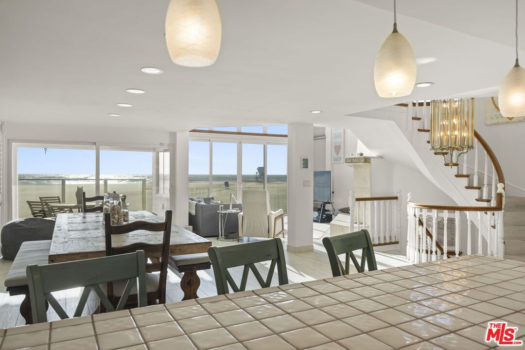 Dining room, Interior, Pendant Lights, Recessed Lighting, Water