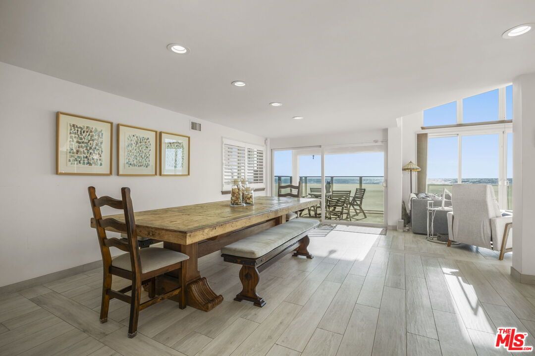 Dining room, Interior, Recessed Lighting, Water, Wood Texture Flooring