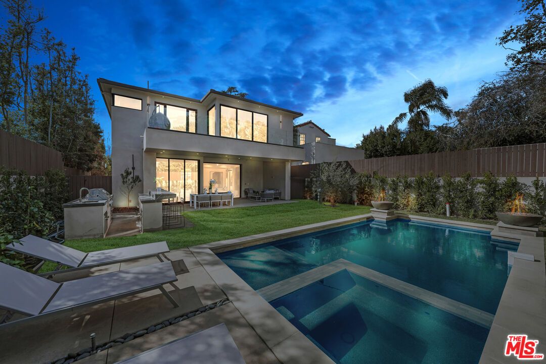 Backyard, Exterior, Outdoor Kitchen, Pool