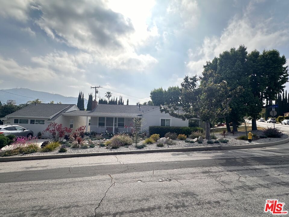 Exterior, Facade, Ranch