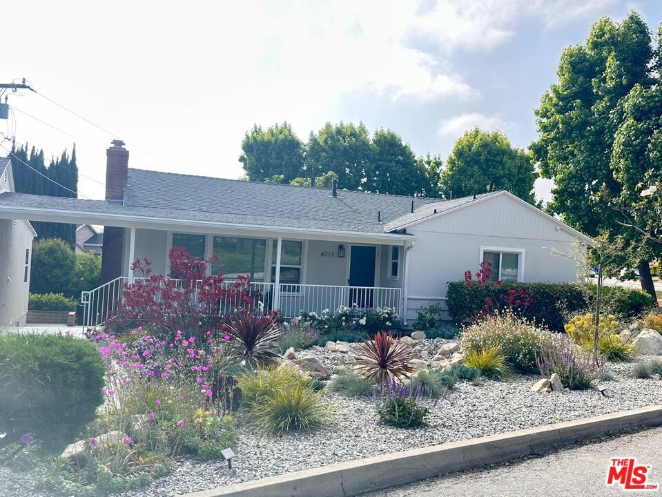 Exterior, Facade, Ranch