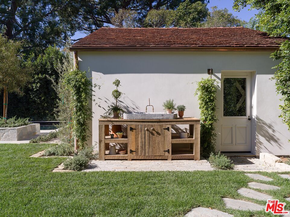 Exterior, Hot Tub