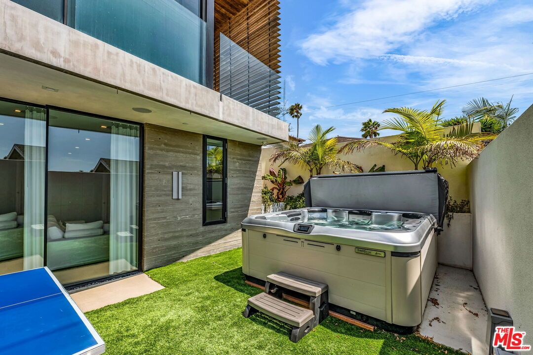 Exterior, Hot Tub