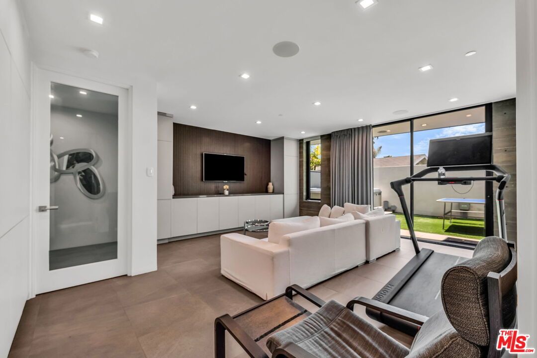 Fitness Equipment, Interior, Living room, Recessed Lighting