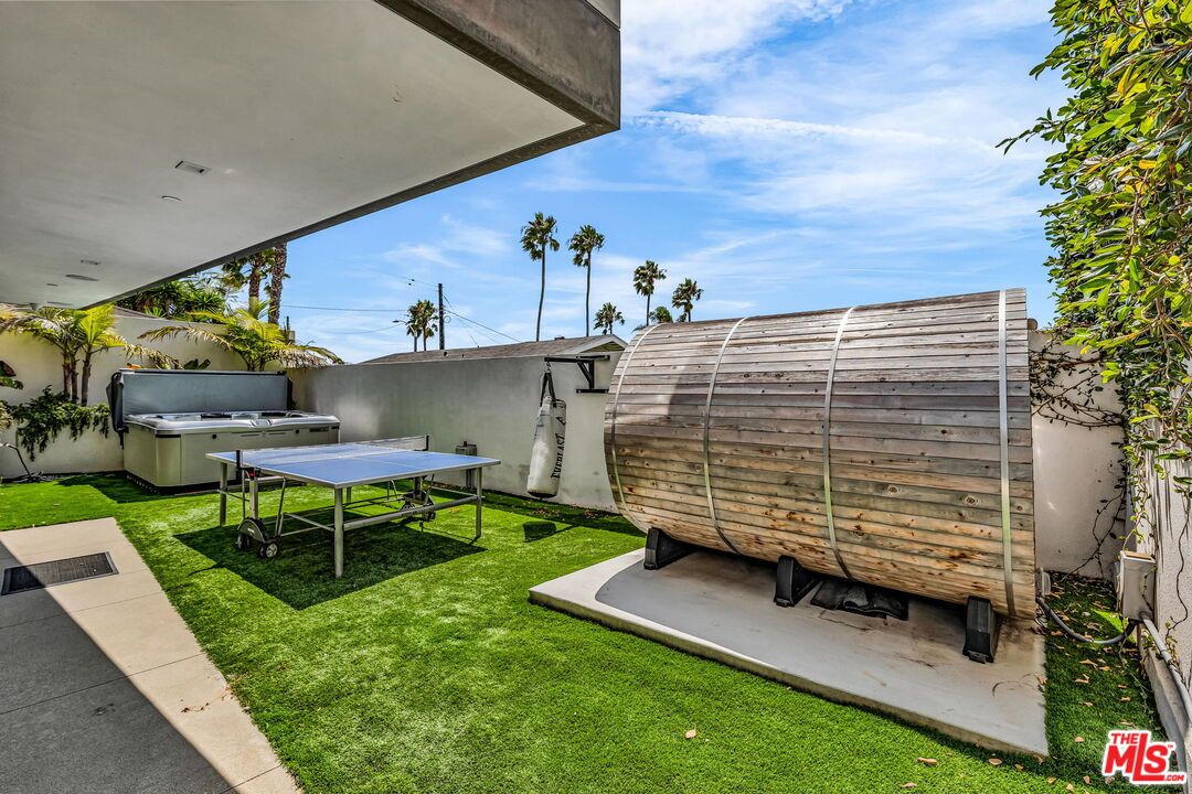 Exterior, Hot Tub