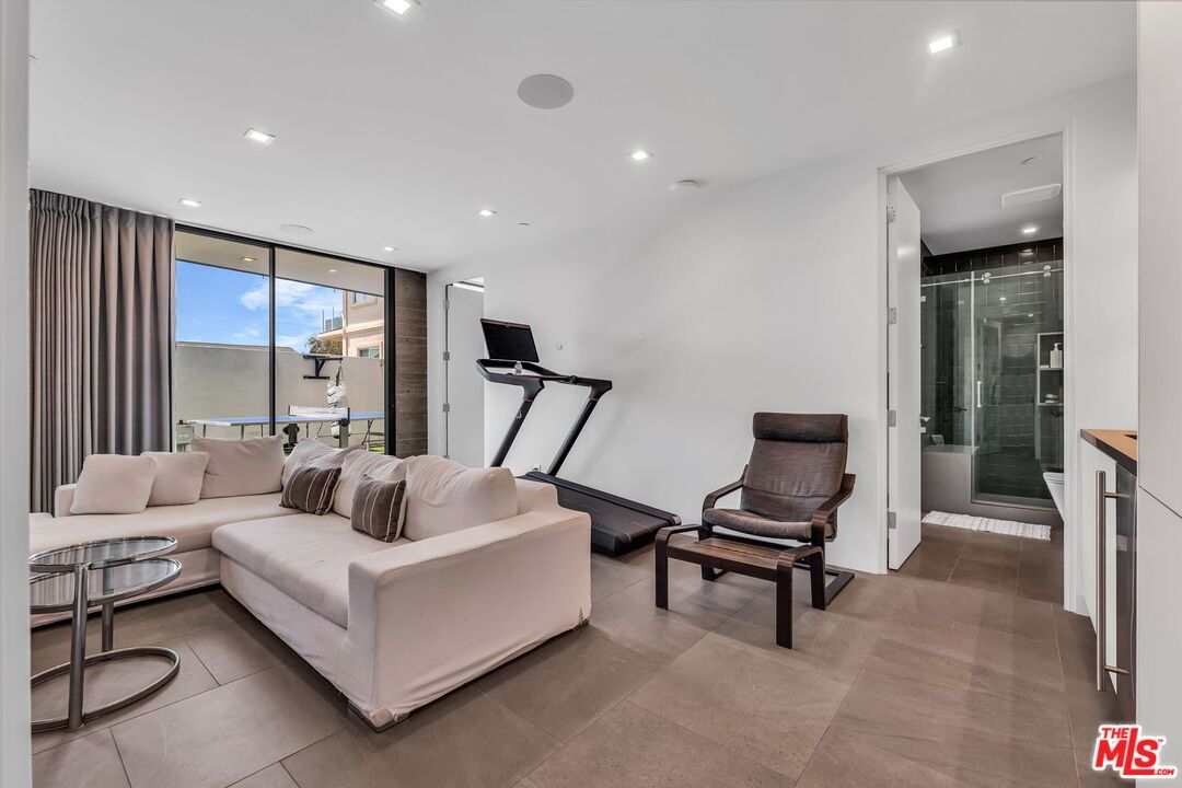 Fitness Equipment, Interior, Living room, Recessed Lighting