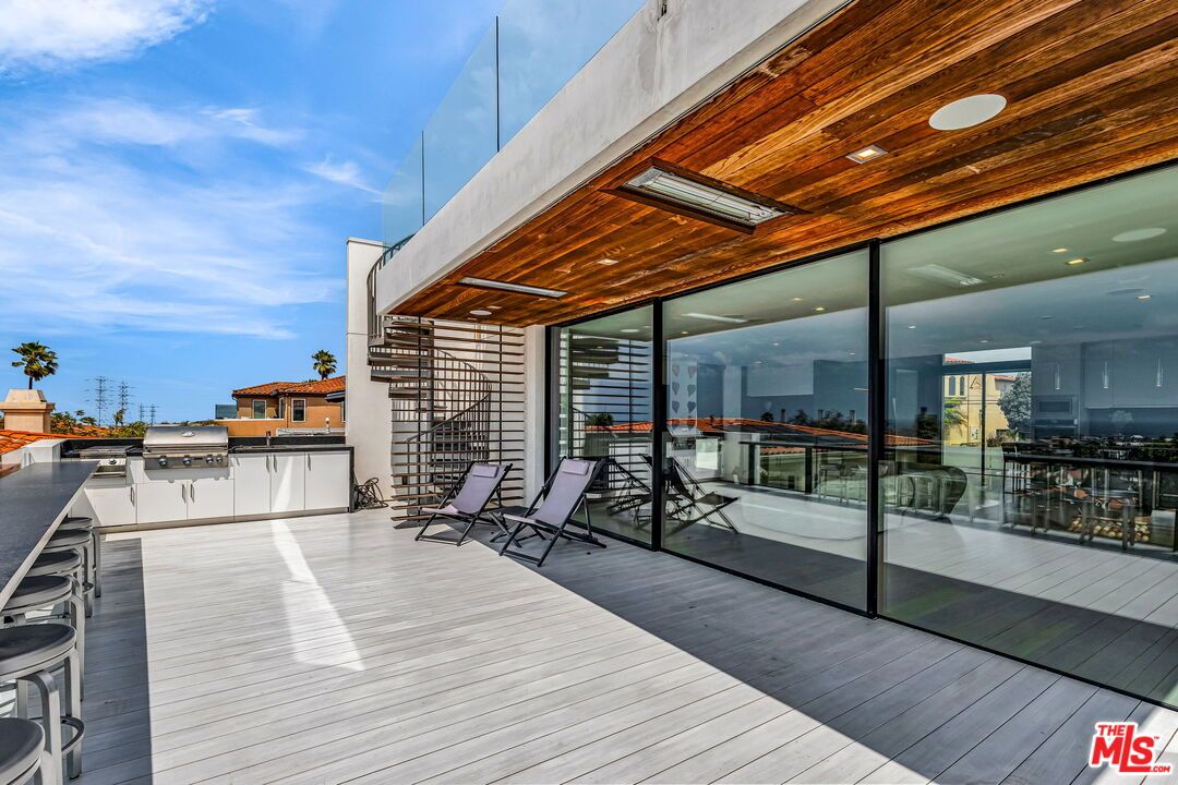 Exterior, Outdoor Kitchen