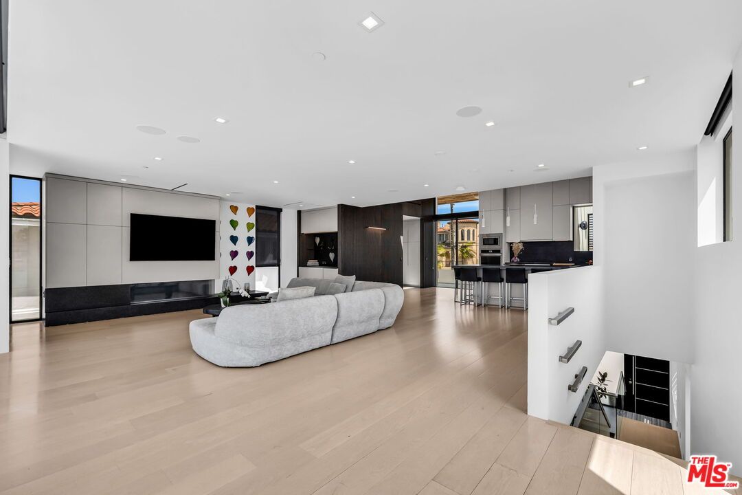 Interior, Kitchen, Living room, Recessed Lighting, Wood Texture Flooring
