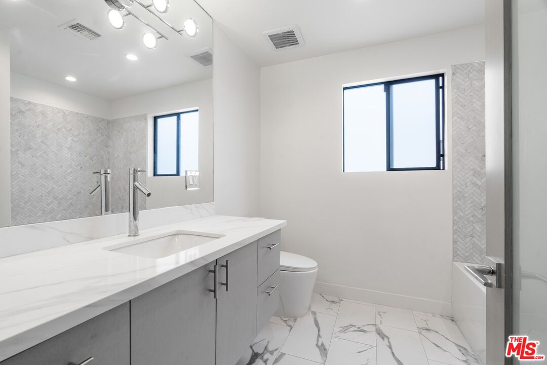 Bathroom, Interior, Marble, Recessed Lighting