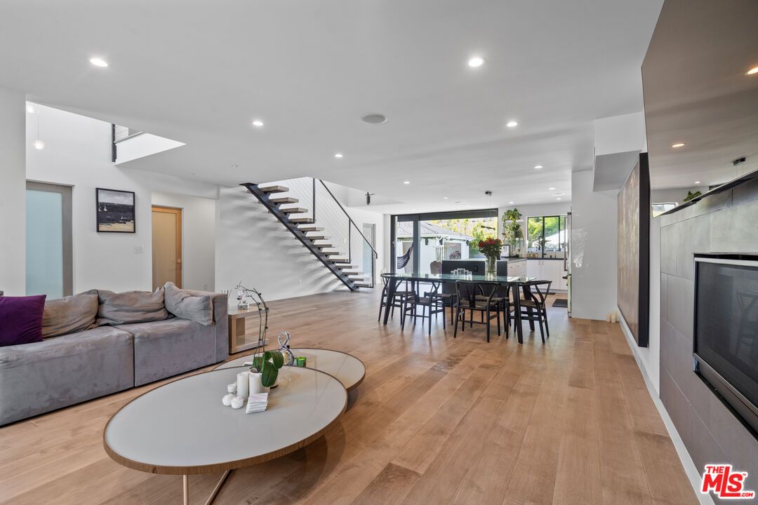 Dining room, Interior, Living room, Recessed Lighting, Wood Texture Flooring