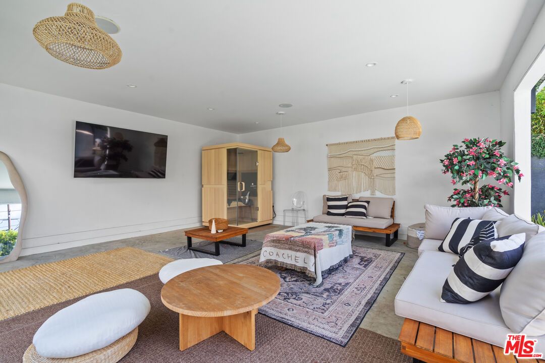 Interior, Living room, Pendant Lights, Recessed Lighting