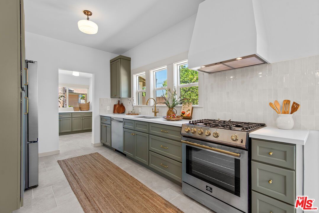 Interior, Kitchen, Stainless Steel Appliances