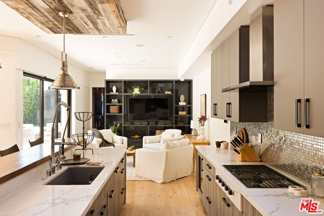 Interior, Kitchen, Living room, Pendant Lights, Recessed Lighting, Wood Texture Flooring