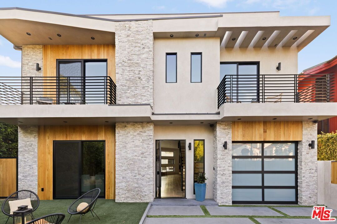 Attached, Exterior, Facade, Modern