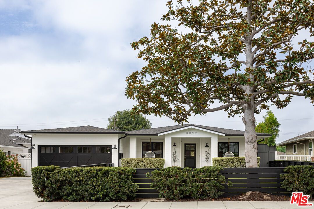 Attached, Exterior, Facade, Ranch