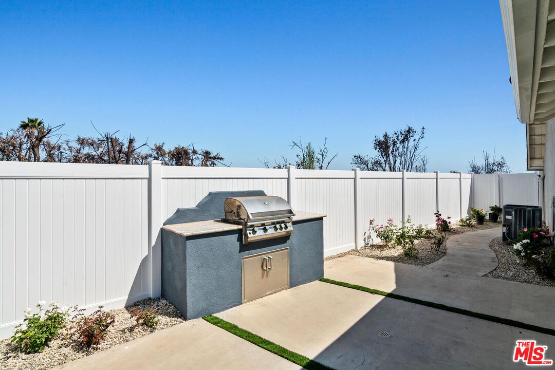 Exterior, Outdoor Kitchen