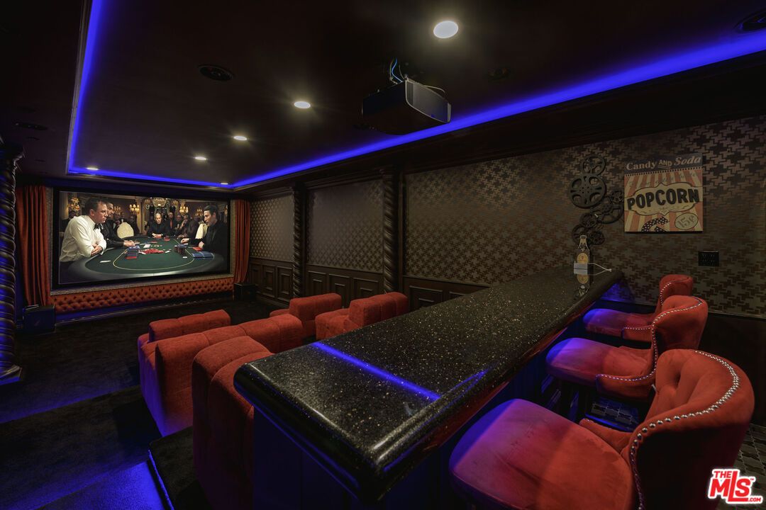 Interior, Projection Screen, Recessed Lighting, Theatre Room