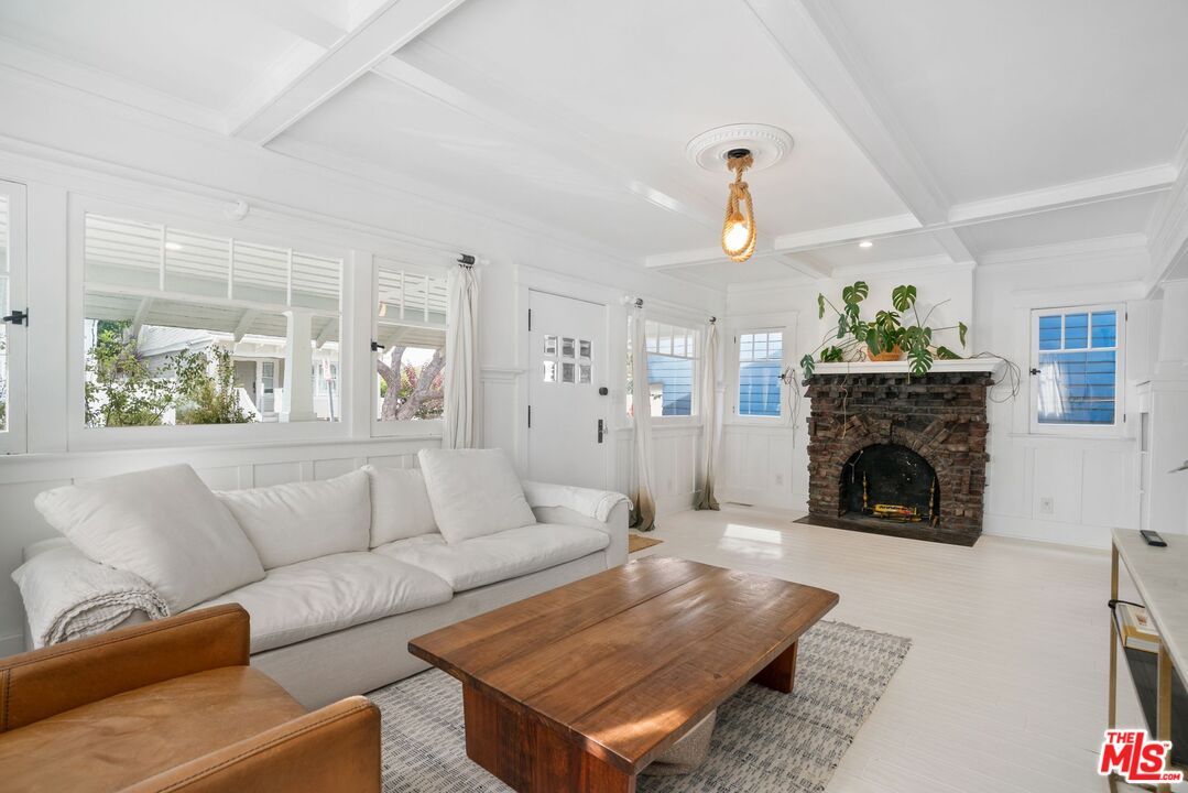 Fireplace, Interior, Living room, Recessed Lighting