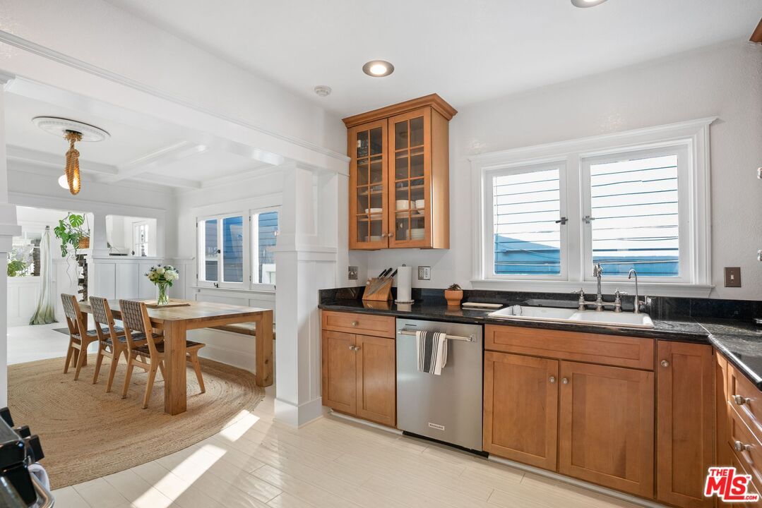 Dining room, Interior, Kitchen, Recessed Lighting, Water, Wood Texture Flooring