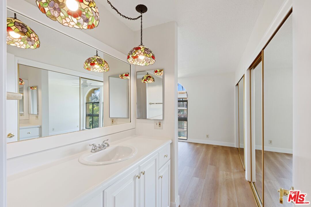 Bathroom, Interior, Pendant Lights, Wood Texture Flooring