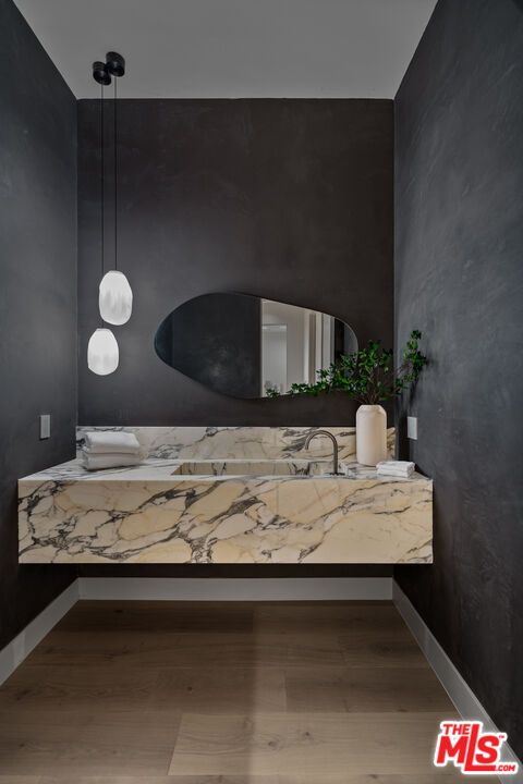 Interior, Pendant Lights, Wood Texture Flooring