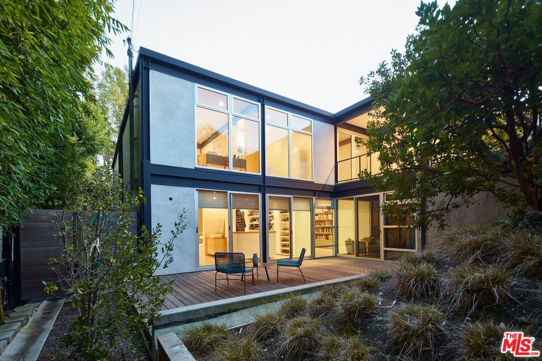 Backyard, Exterior, Facade, Modern