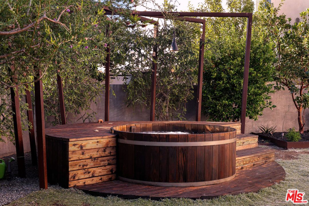 Exterior, Hot Tub