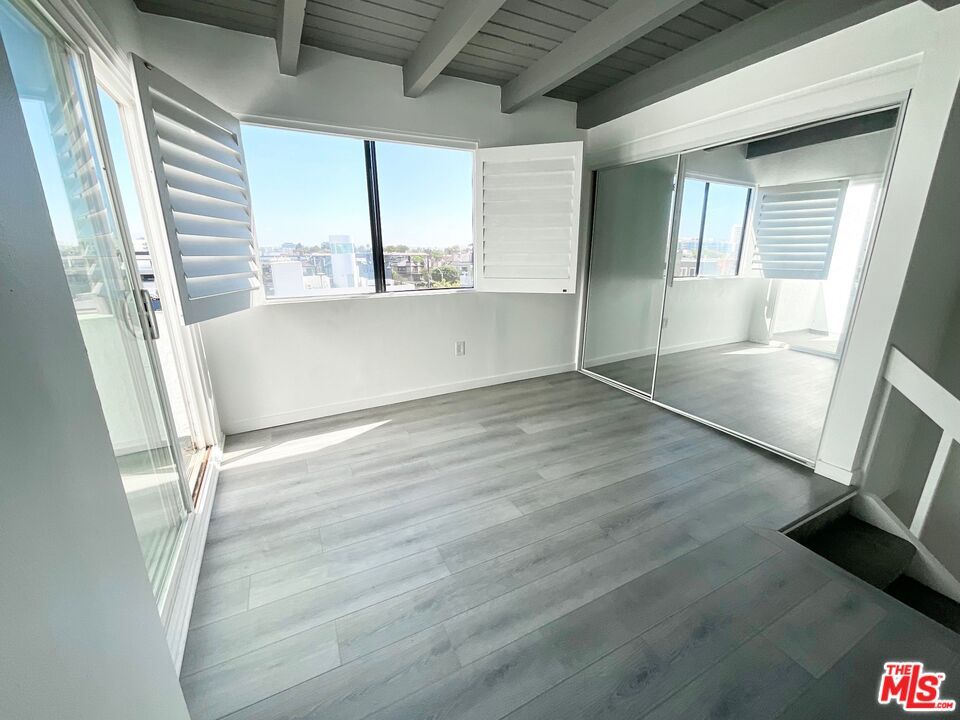 Empty room, Interior, Wooden Ceilings, Wood Texture Flooring