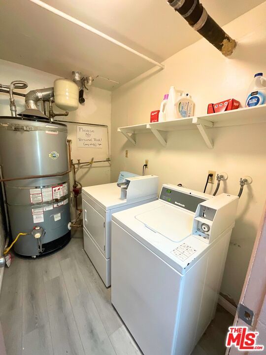 Interior, Washer, Wood Texture Flooring