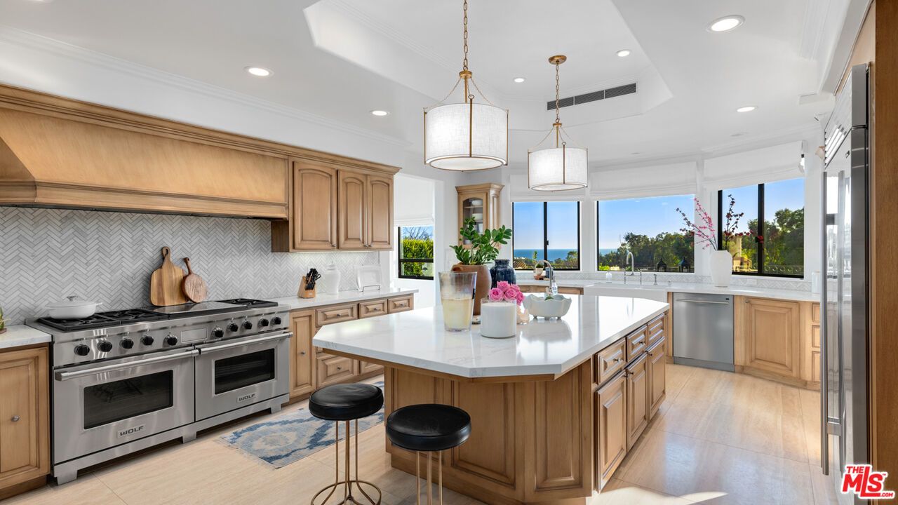 Interior, Kitchen, Pendant Lights, Recessed Lighting, Stainless Steel Appliances, Water