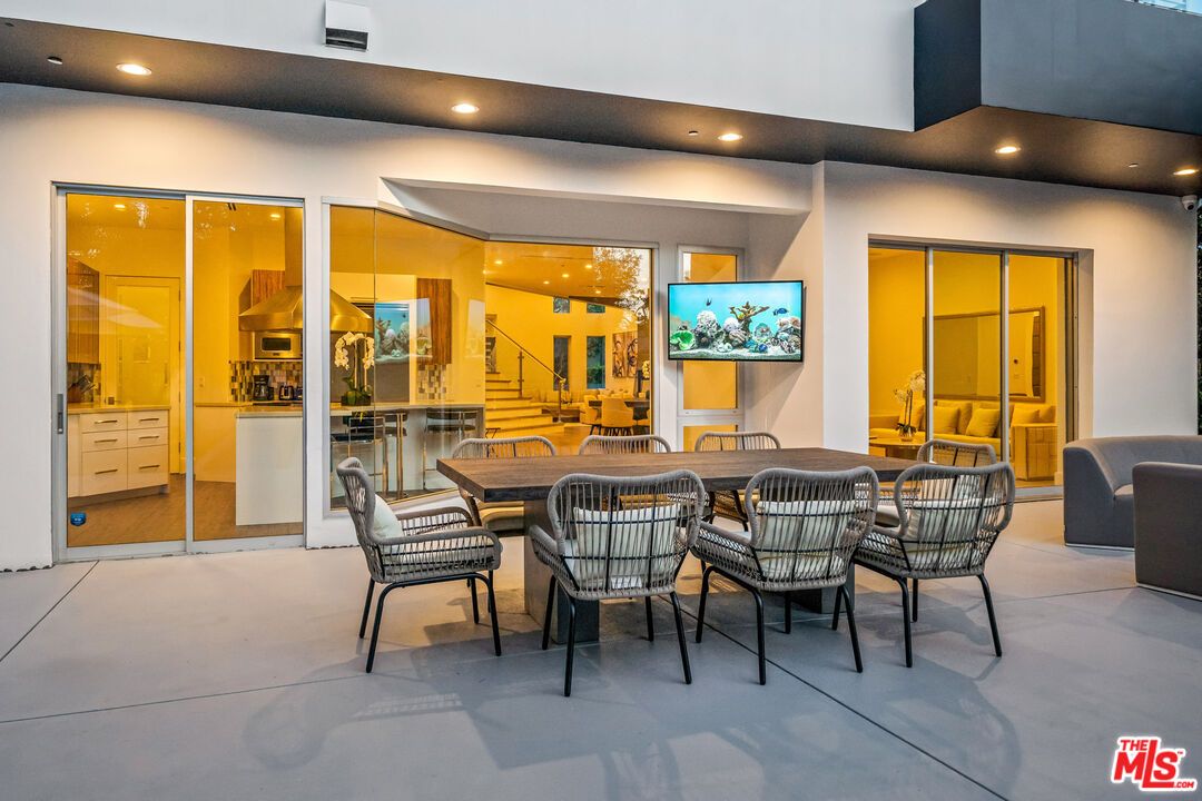 Dining room, Interior, Recessed Lighting
