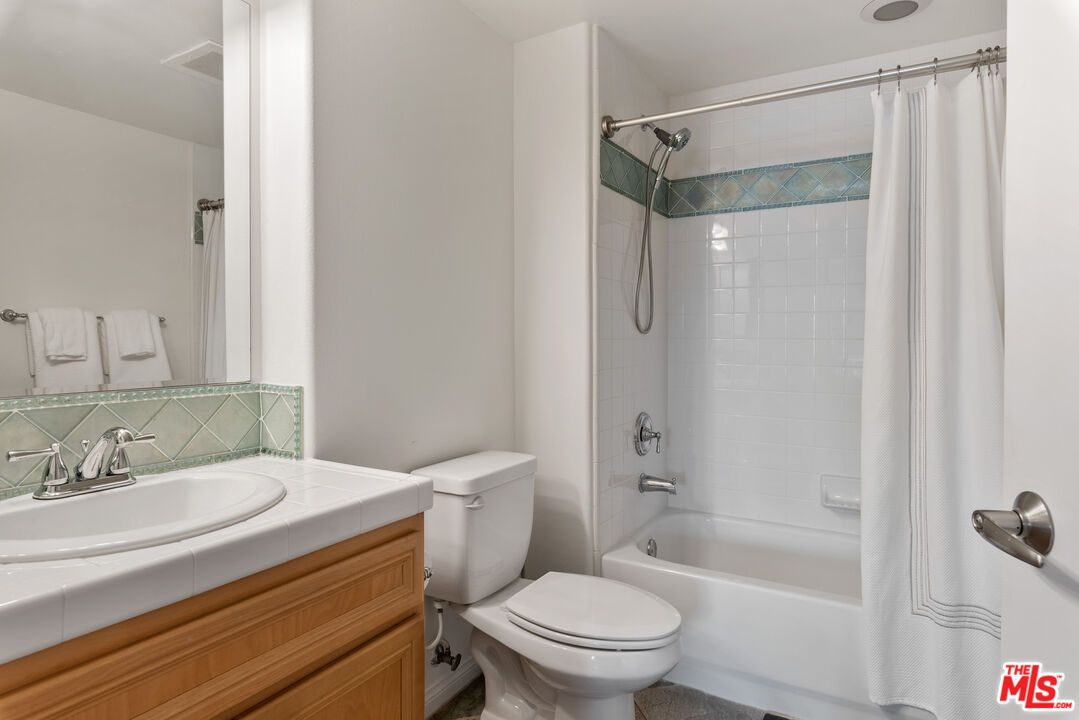 Bathroom, Interior, Tile Countertops