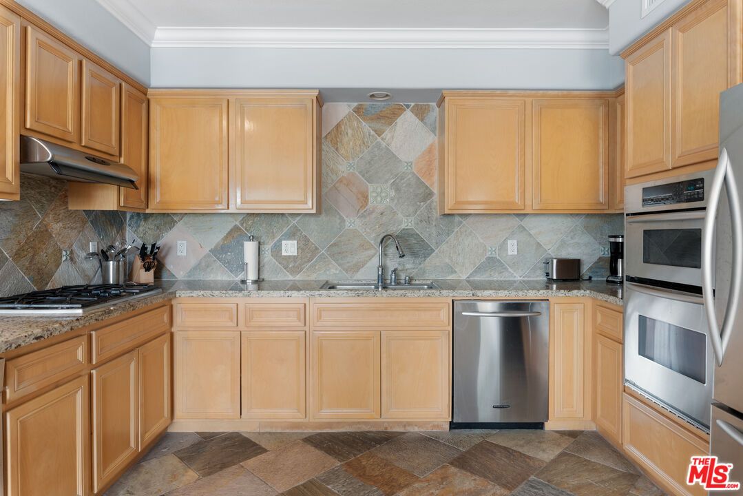 Interior, Kitchen, Stainless Steel Appliances