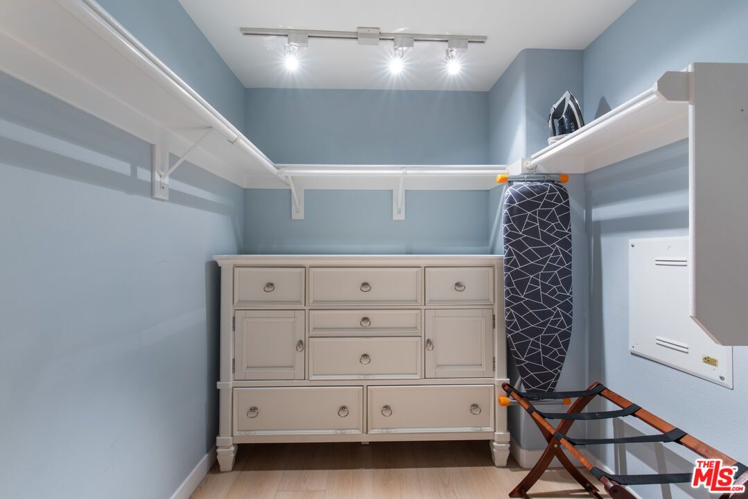 Interior, Walk-in Closets, Wood Texture Flooring