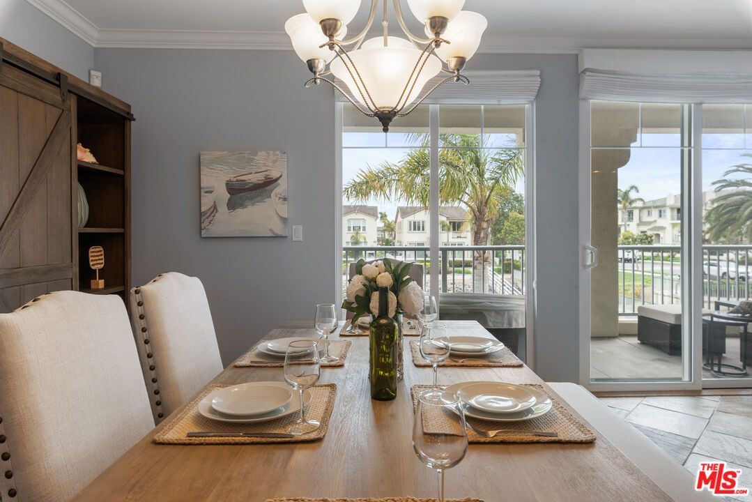 Chandelier, Dining room, Interior